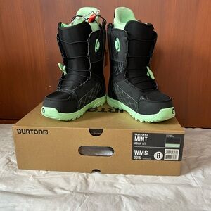 NWT Burton Snowboard boots